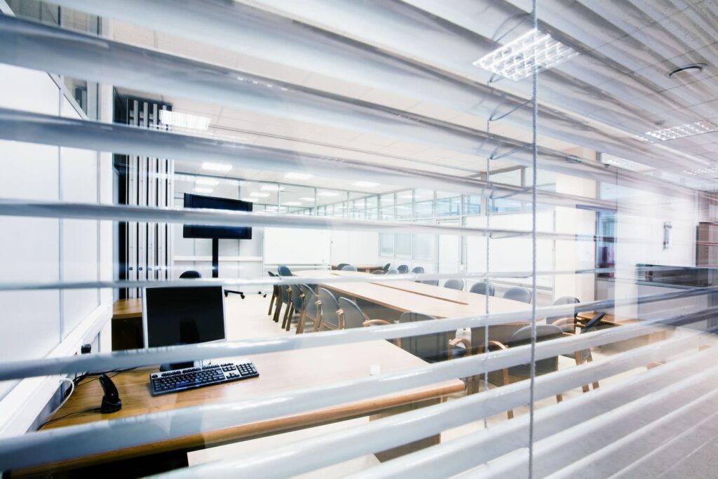 horizontal venetian blinds